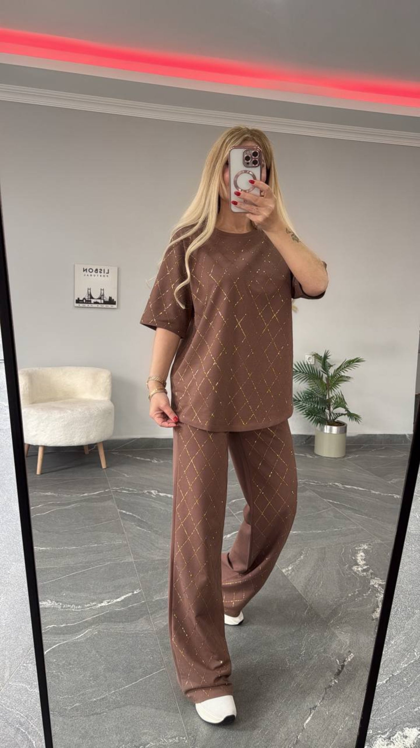 Geometric studded survêt